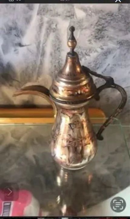 Bule de Metal antigo com Desenho Egípcios