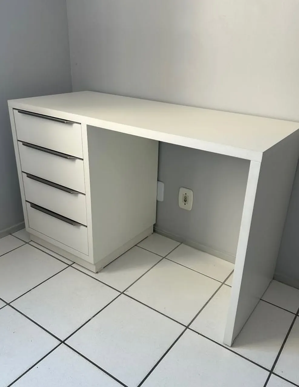 Mesa Com Quatro Gavetas L 1.20 M