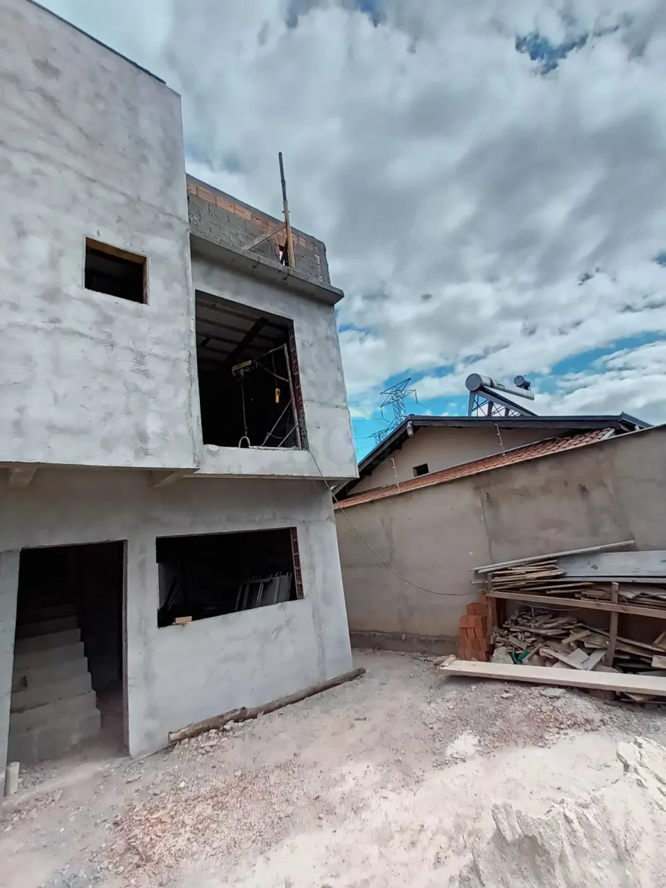 Casa à venda na zona Oeste de Poços de Caldas