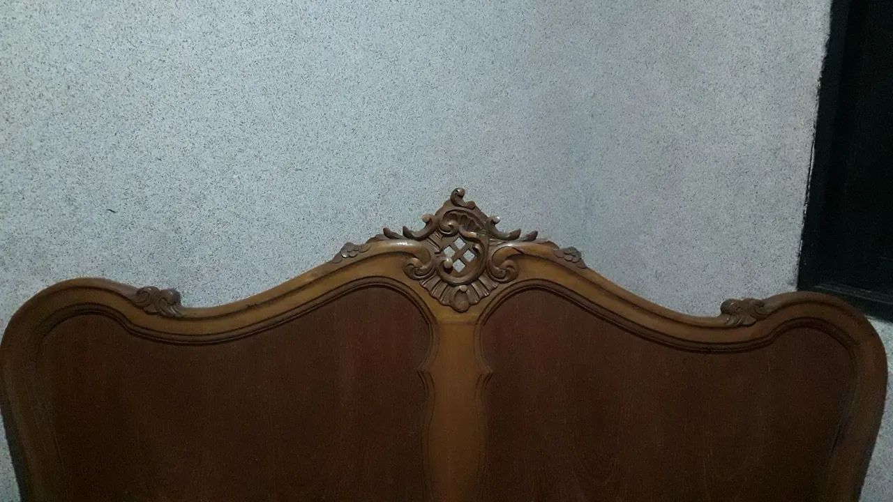 Cabeceira de Cama provensal  em Madeira Maciça