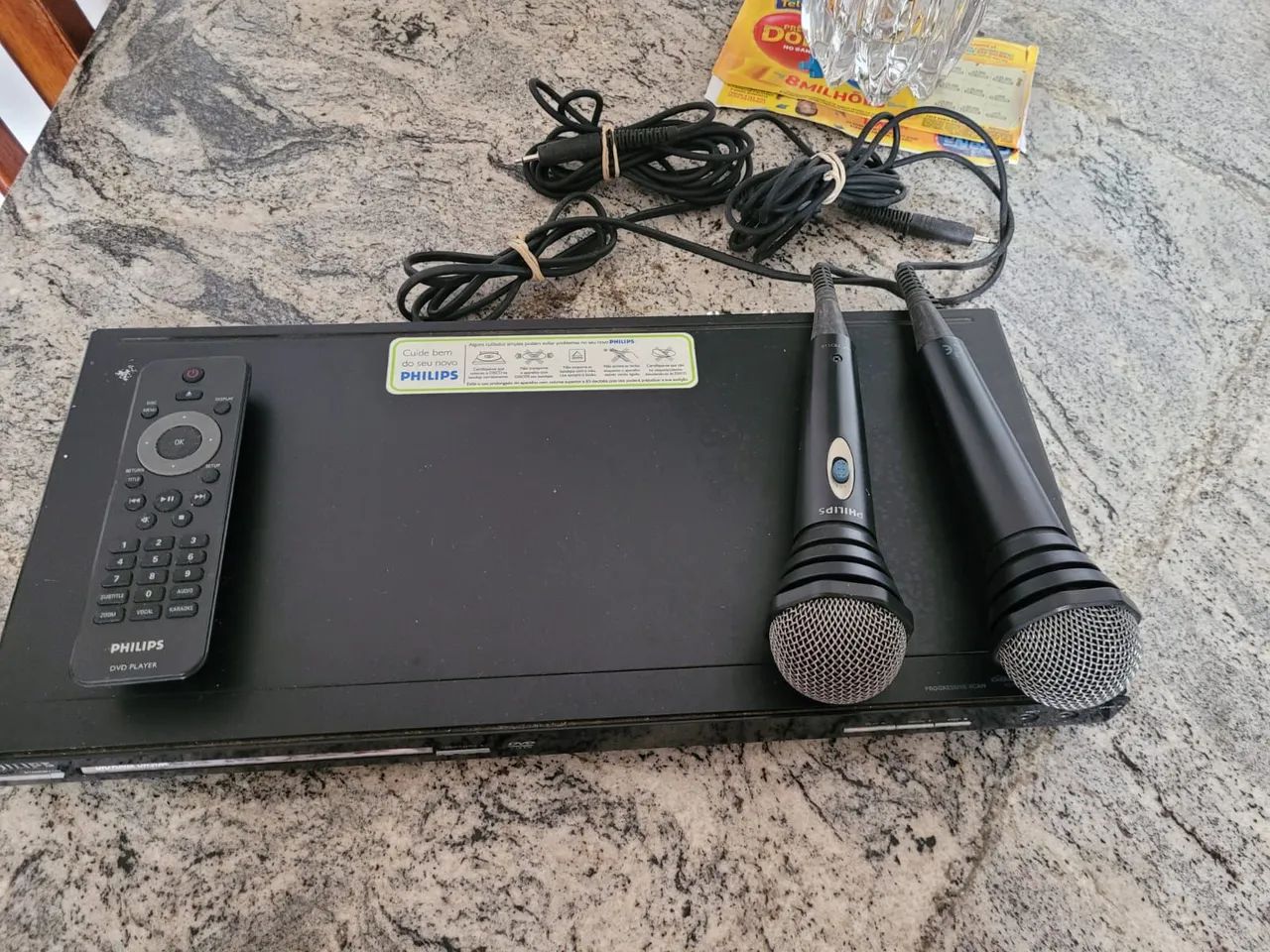 Dvd Philips com karaokê dois microfone 