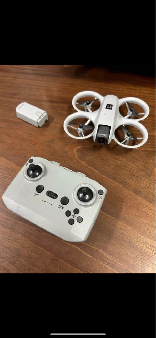 Drone com câmera e controle remoto