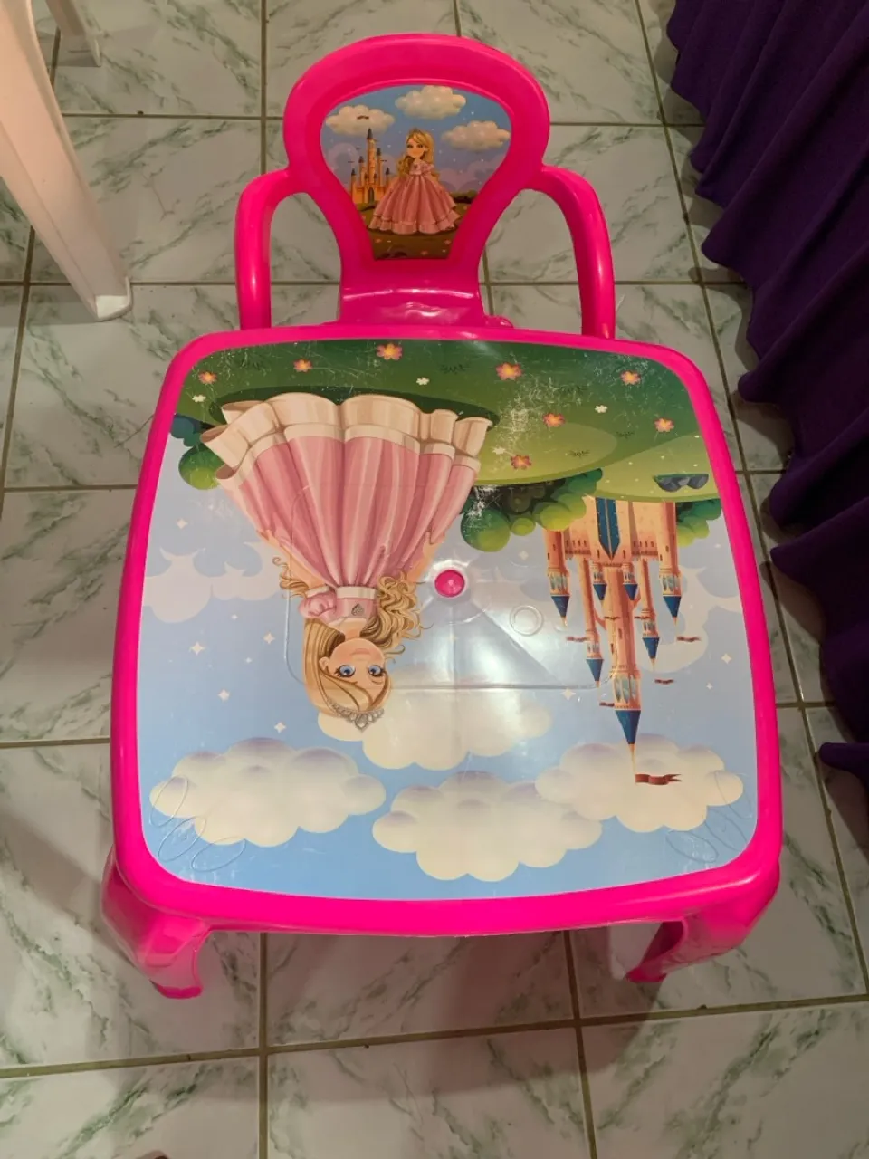 Mesa infantil e cadeira
