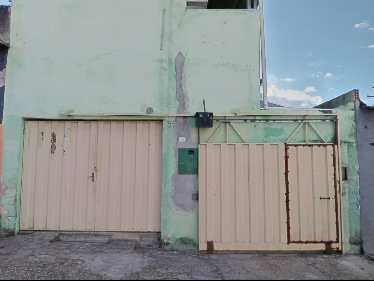 CASA e LOJA PRÓXIMA AO CENTRO DE VENDA NOVA