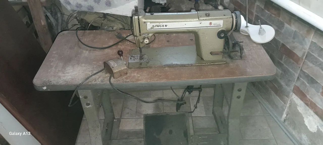 Maquina reta industrial singer 