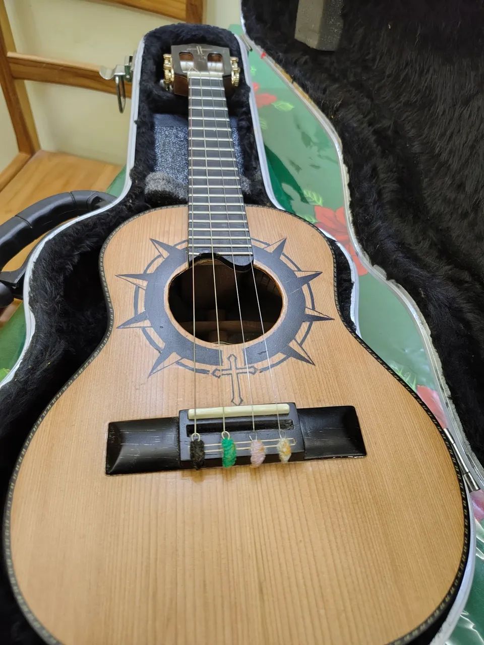 Vendo cavaquinho de Luthier de Jacarandá 