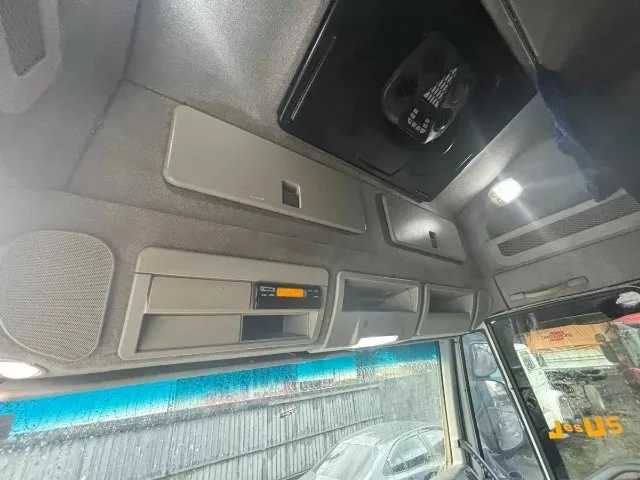 IVECO TECTOR 240e28 8x2 2013com Munck G-vetec 10.200