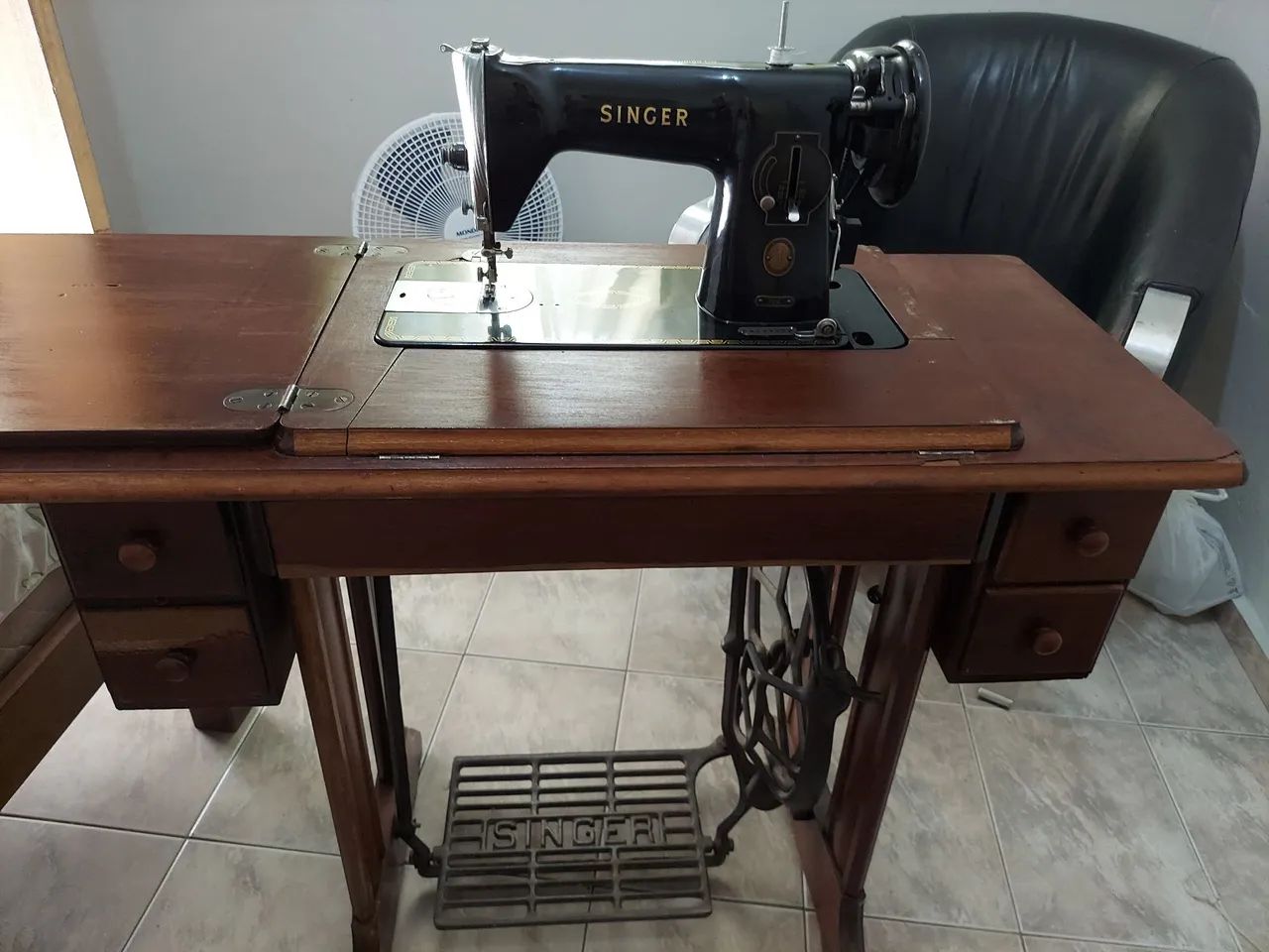 Máquina de Costura Singer Antiga - Foto 2