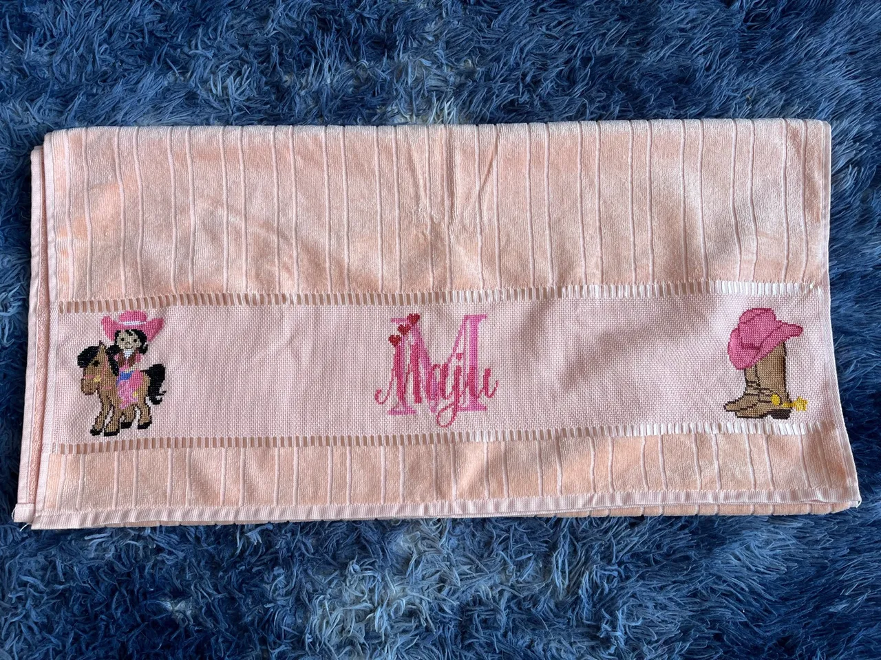 Toalha de Banho Bordada Personalizada Maju