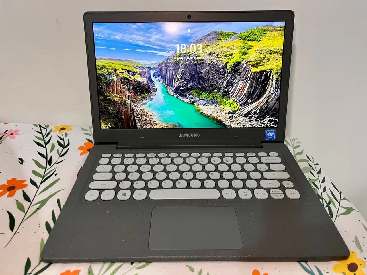 Notebook Samsung Flash F30 - Tela 13.3 - cor grafite 