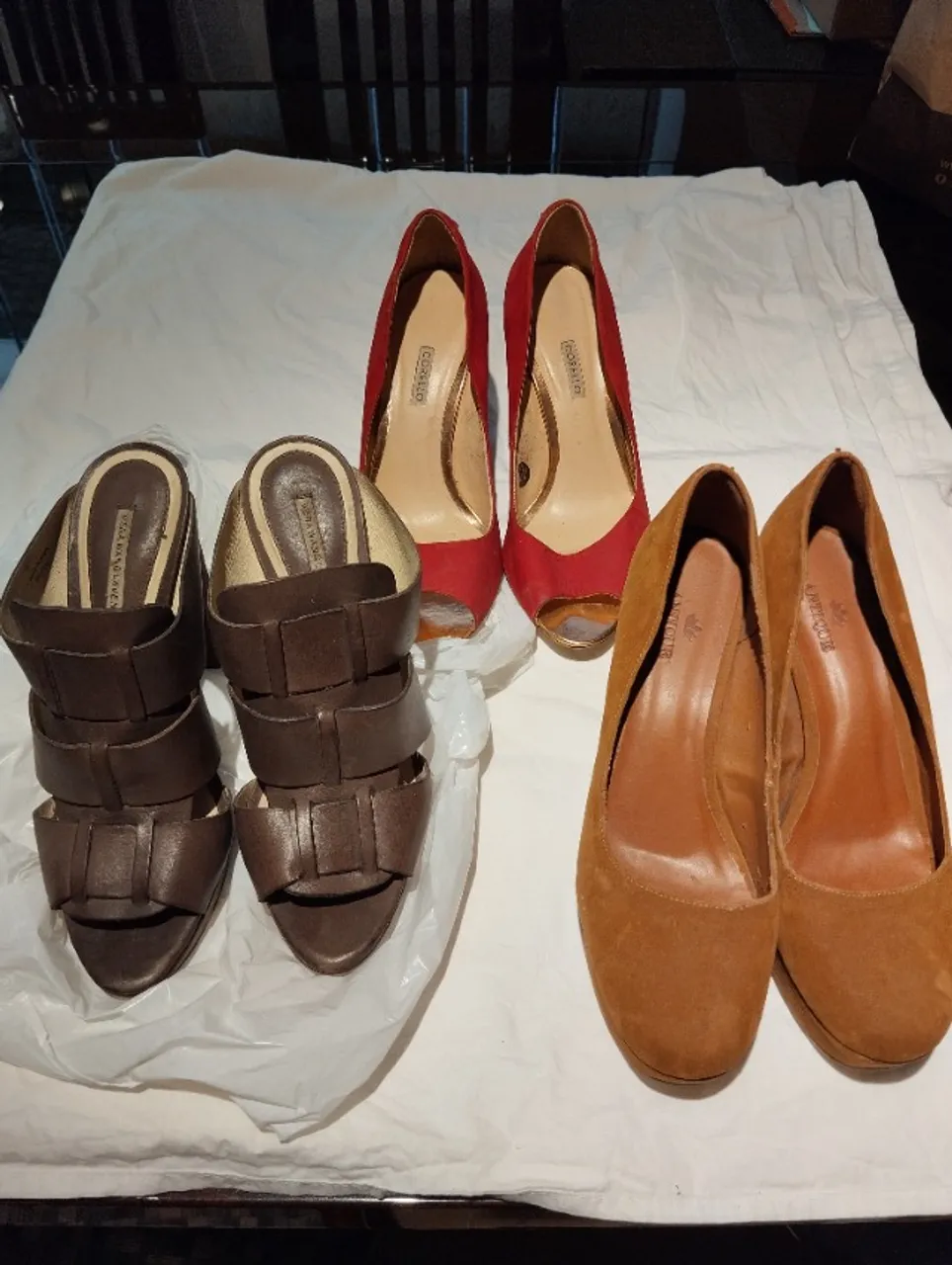 Três pares de sapato - num. 38-39 - Vera Wang, Corello e Antique