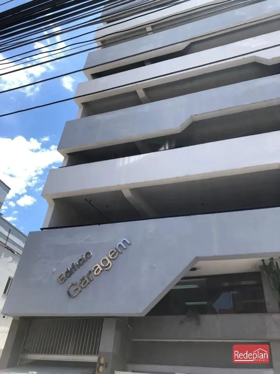 Sala Comercial à Venda no Centro de Barra Mansa - Edifício Garagem