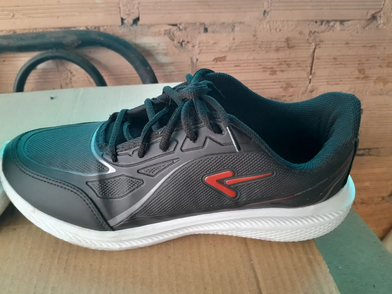 TÊNIS ASICS PRETO SEMI NOVO