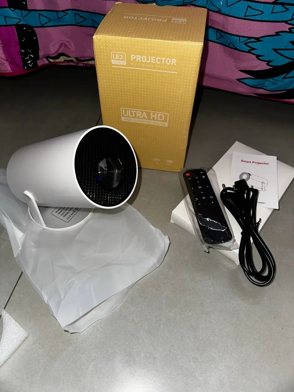 Projetor DAOYEE HY300 4K Android 11 com Wi-Fi Duplo e Bluetooth