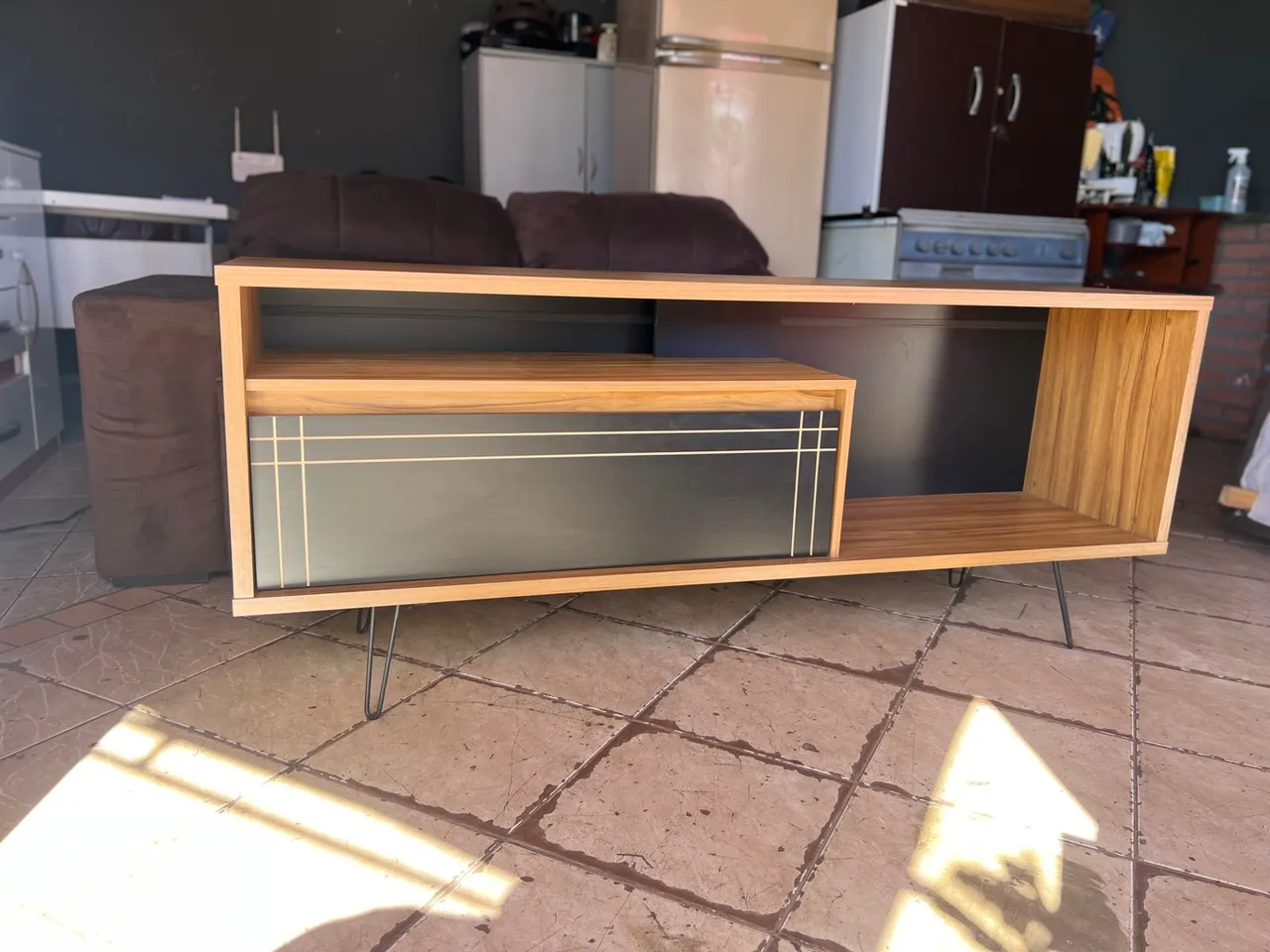 Rack Moderno com Gaveta e Detalhes