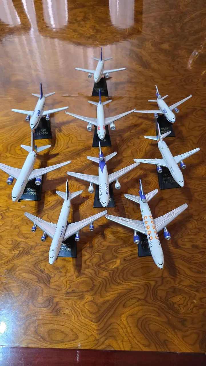 Coleção de 9 Miniaturas de Aviões
