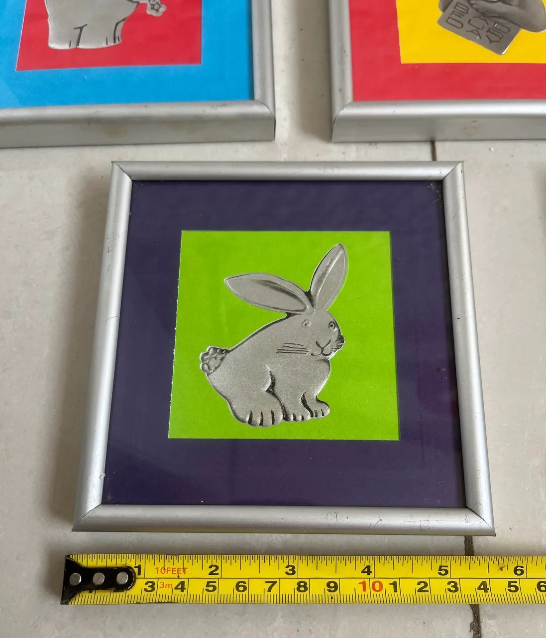05 quadros moldura prateada e vidro infantil decoração  - Foto 2