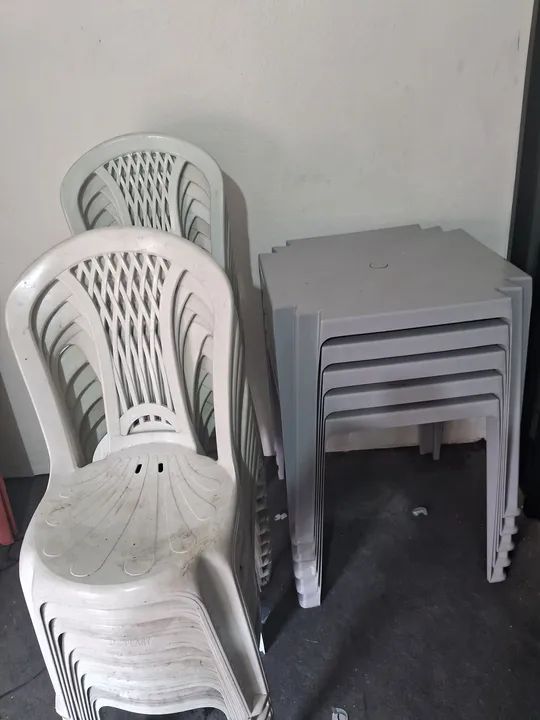 Jogo de Cadeiras e Mesa para Comércio