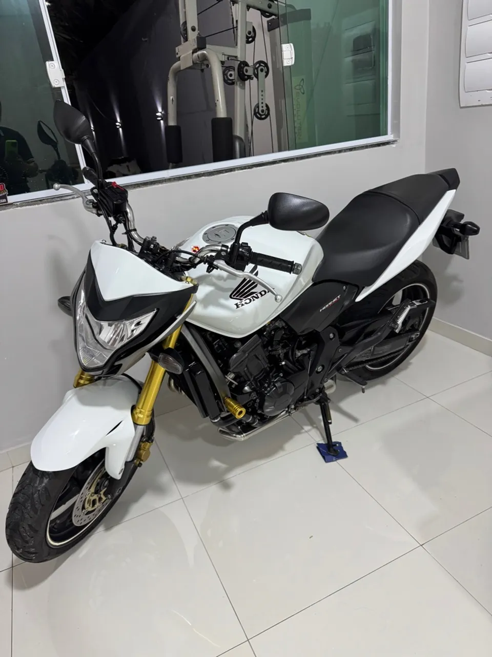 Vende-se Hornet em bom estado 26.300 km original