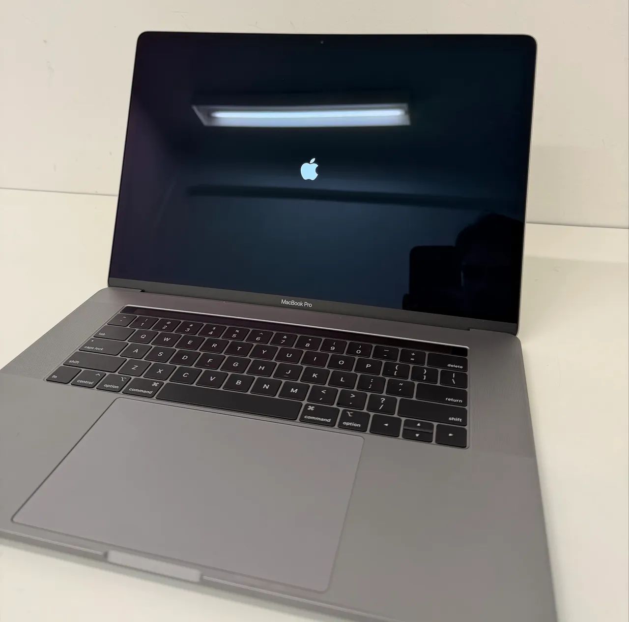 Macbook Pro 15' 2019 Intel i9 512Gb com placa Radeon Pro 560X