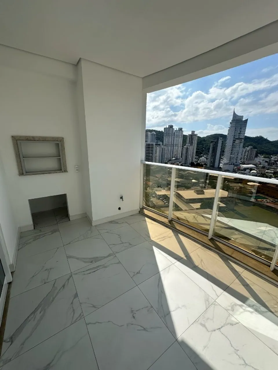 Locação Anual Bairro Fazenda Itajaí 3 Dormitórios