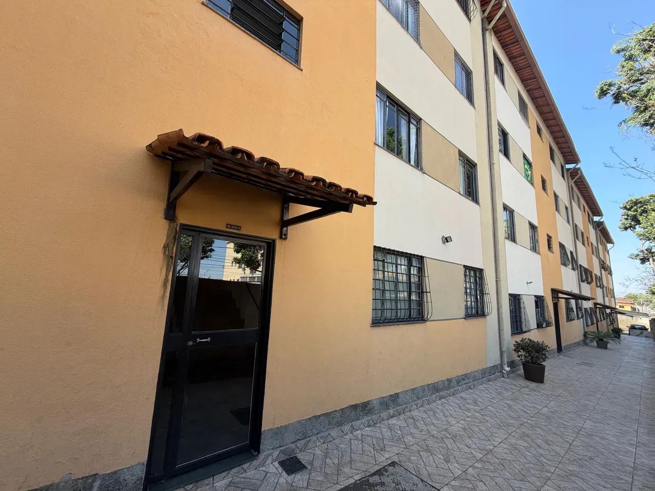 Apartamento com 2 quartos 1 banheiro 1 vaga - Foto 2