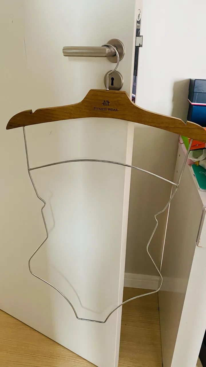 Vendo 10 cabides manequim 