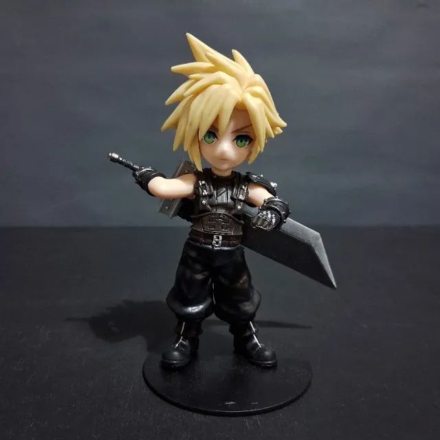 Action Figure Articulável Cloud Strife Final Fantasy VII em PVC 13cm Com Base - Foto 2