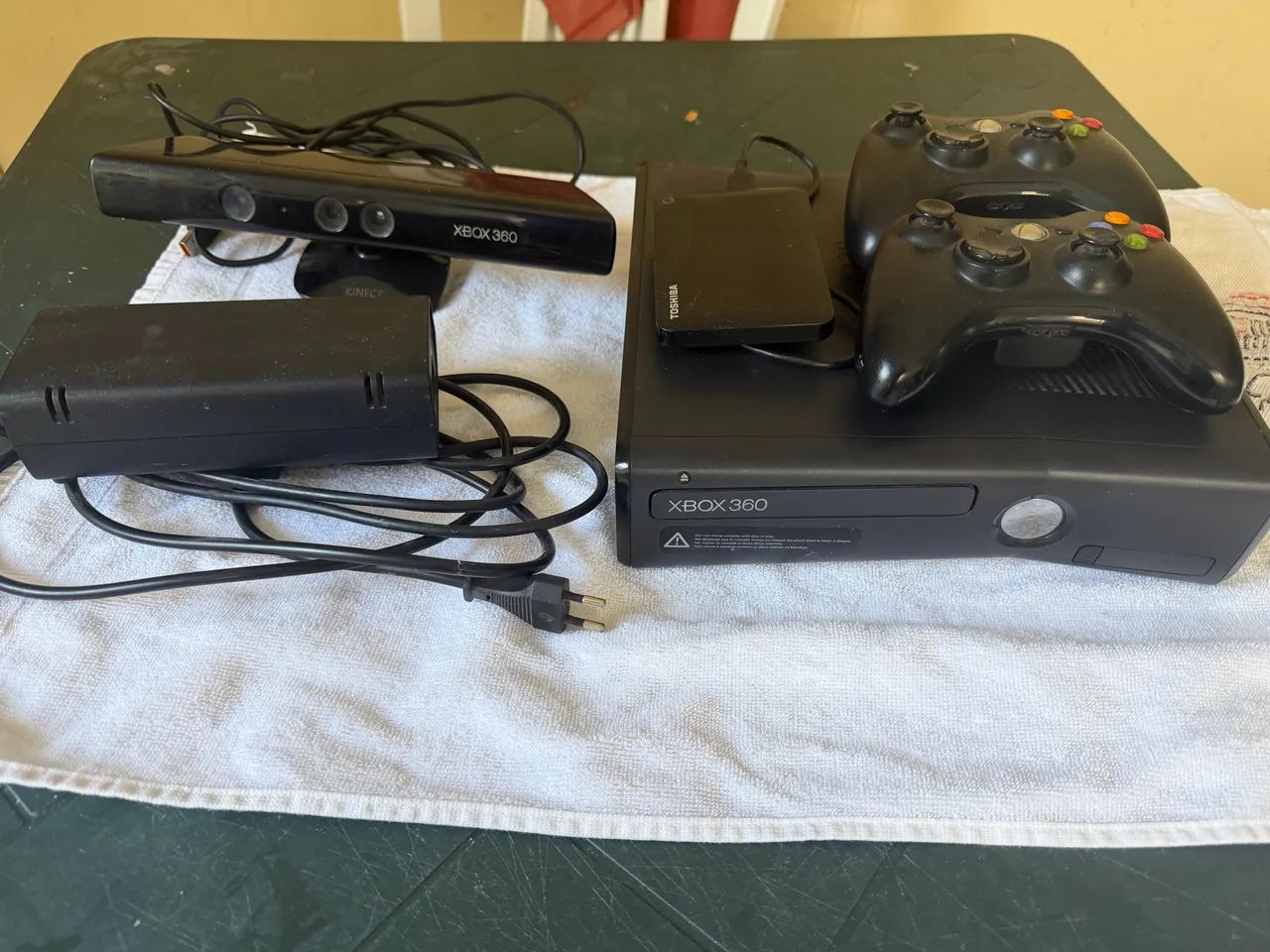 Xbox 360 Desbloqueado + HD com Jogos + Kinect + 2 Controles.