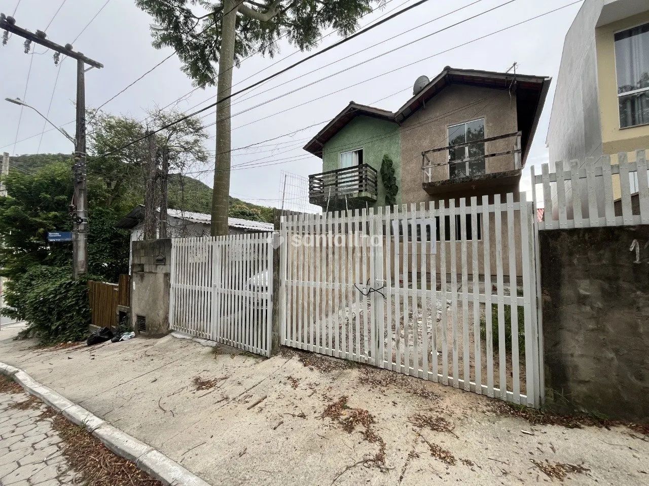 Casa com 2 quartos para alugar, 60m², no Rio Tavares, Florianópolis.
