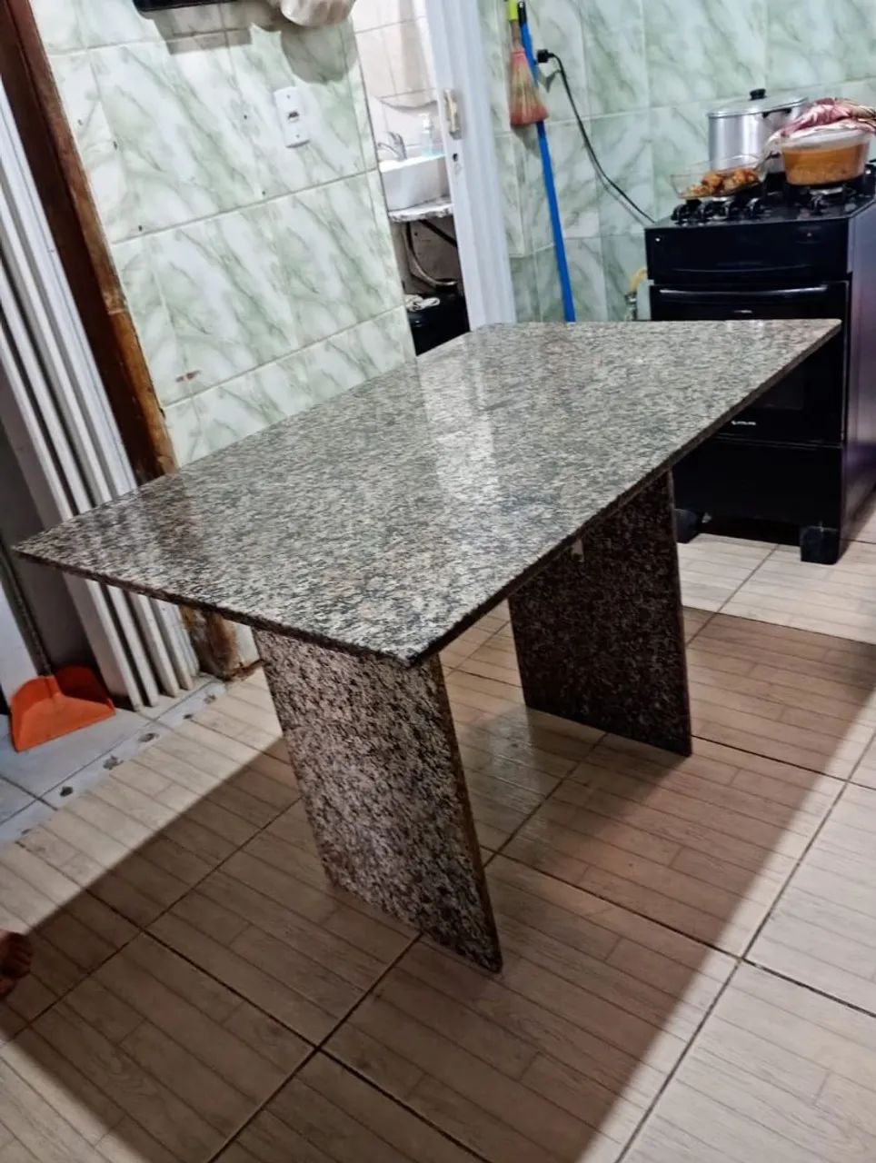 Vendo essa mesa de mármore sem cadeira  - Foto 2