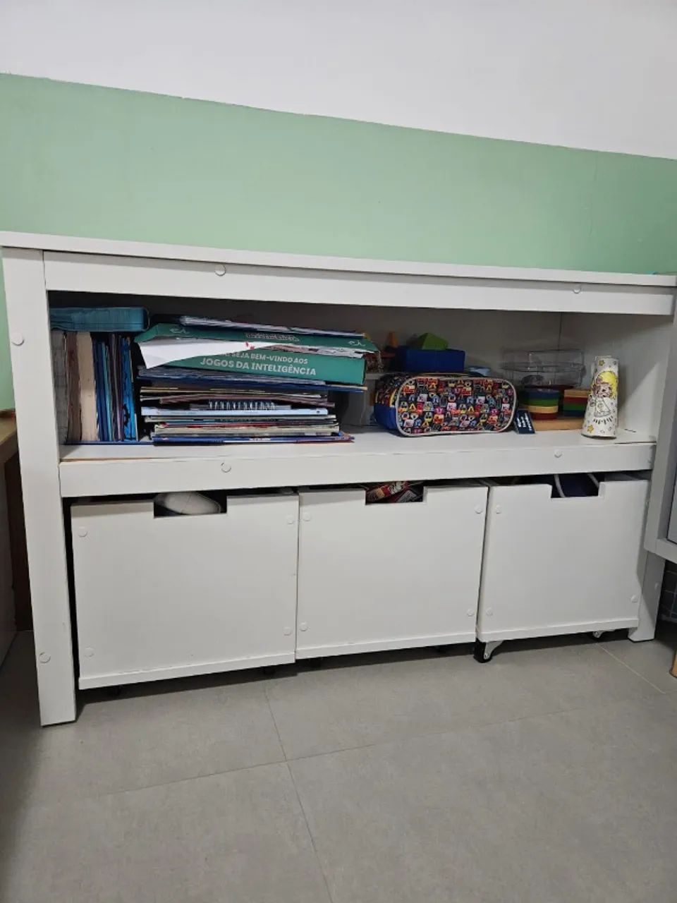 Mesa infantil com 3 baús em mdf na cor branca