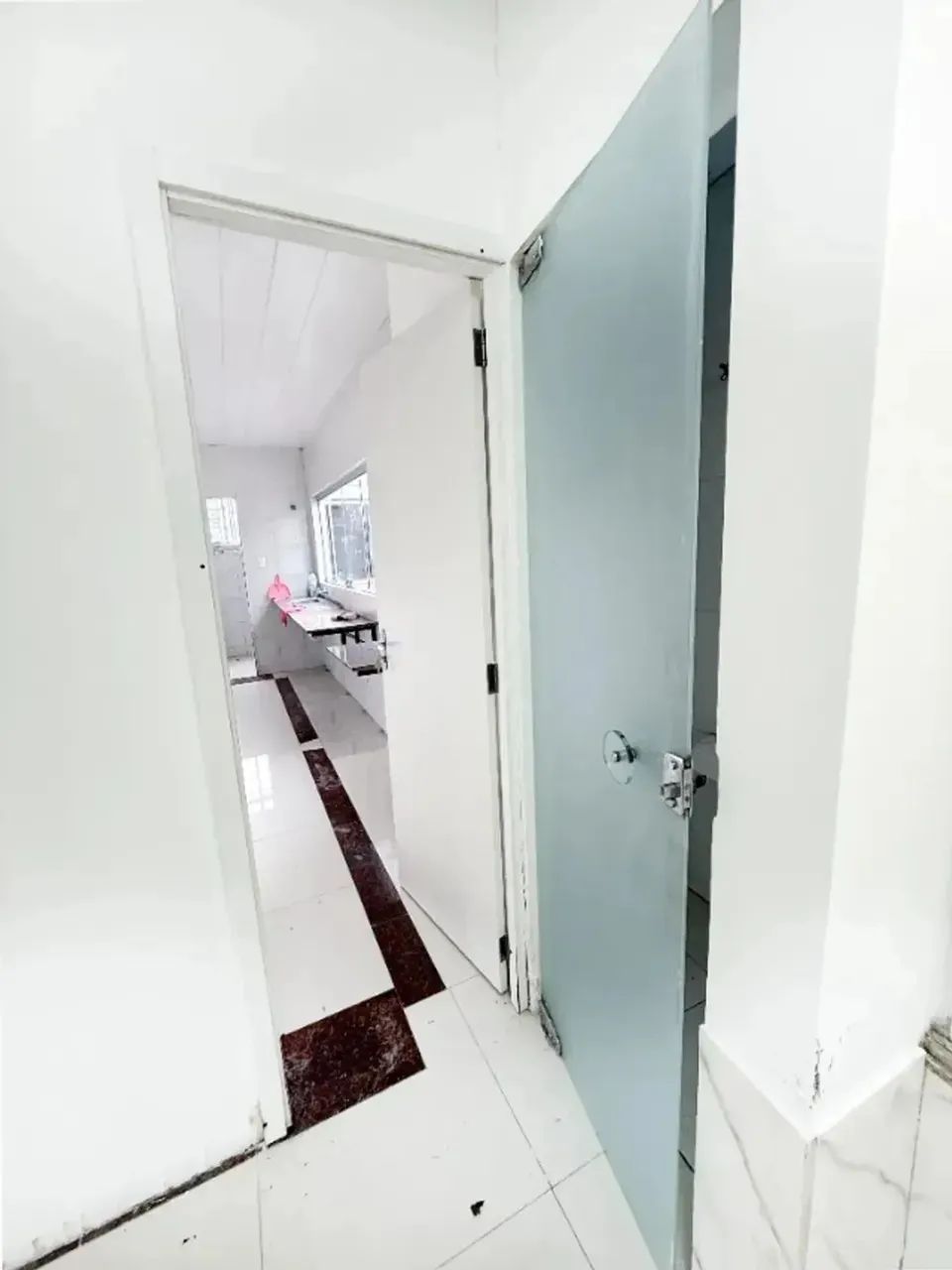 Alugo ponto comercial  com escritórios e vários espaços - Foto 3