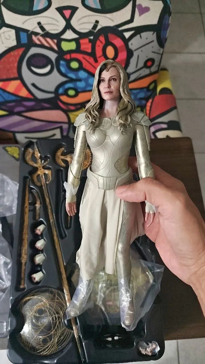 Action figure Thena Hot Toys Os Eternos Marvel 1/6 - Foto 3