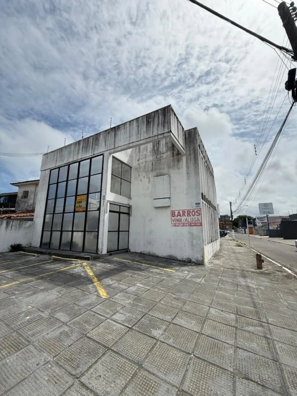 Prédio Comercial de Esquina no Farol, com 550m² em dois pavimentos