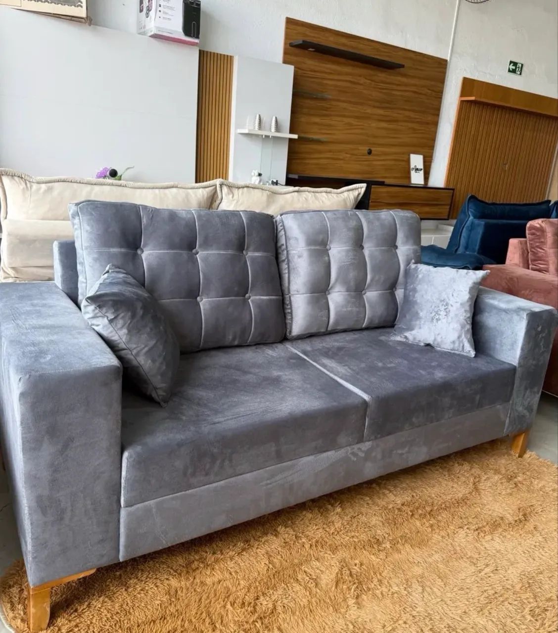 Sofa Londres 3 lugares no tecido jolie 2 almofadas brinde em Promoção! - Foto 2