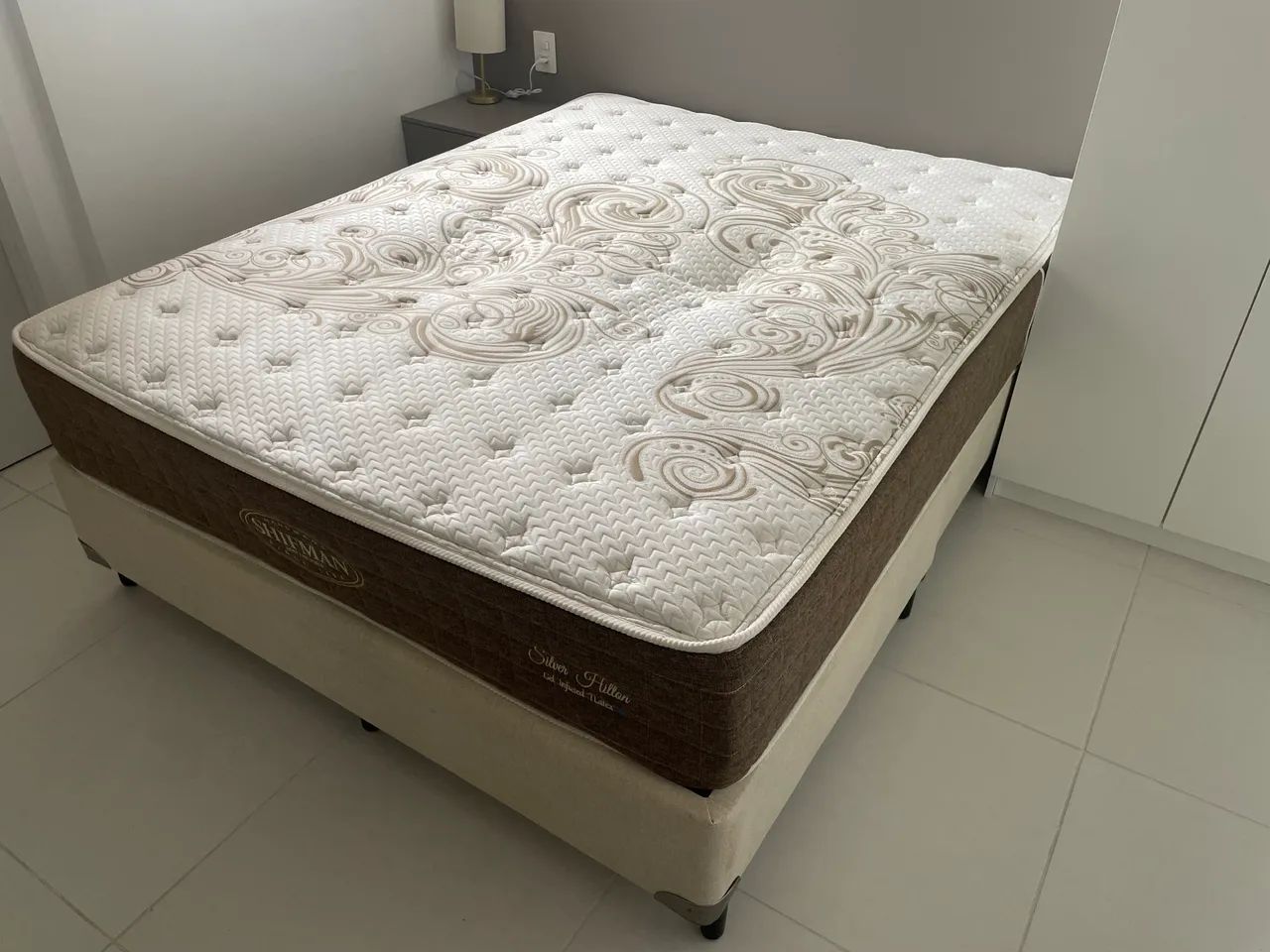 Colchão queen com molas ensacadas 