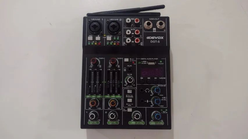 Mesa de Som Devox DGT-5 Com Microfones - Foto 3
