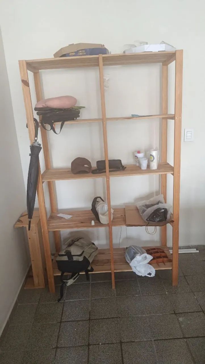 Estante de madeira multiuso 