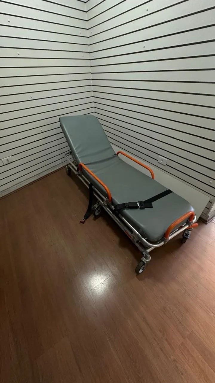 Maca de ambulância semi nova 