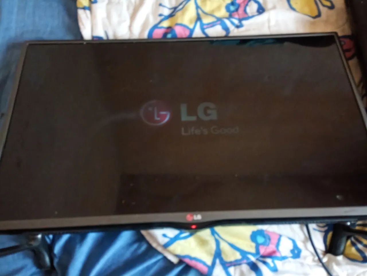 Duas tvs com defeito 