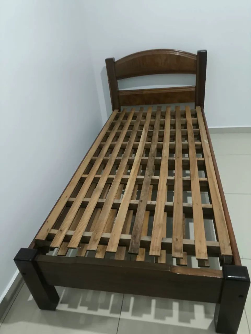 2 Camas de soteiro madeira  pura  - Foto 2
