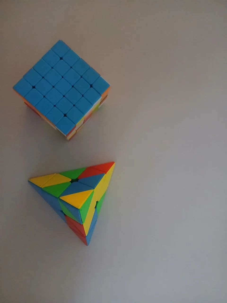 Cubo mágico 5x5x5 e pirâmide  - Foto 2
