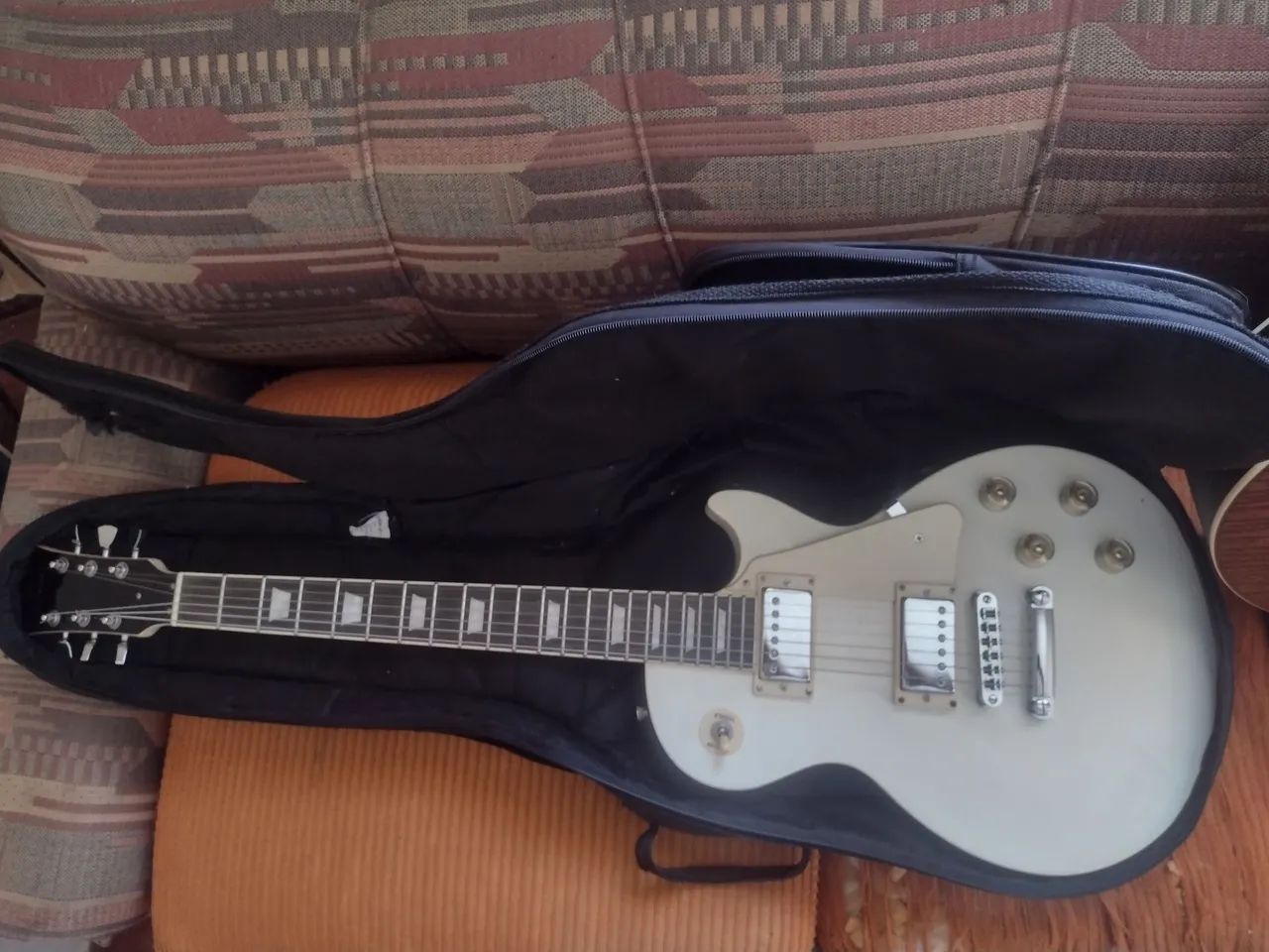 Guitarra- Michael