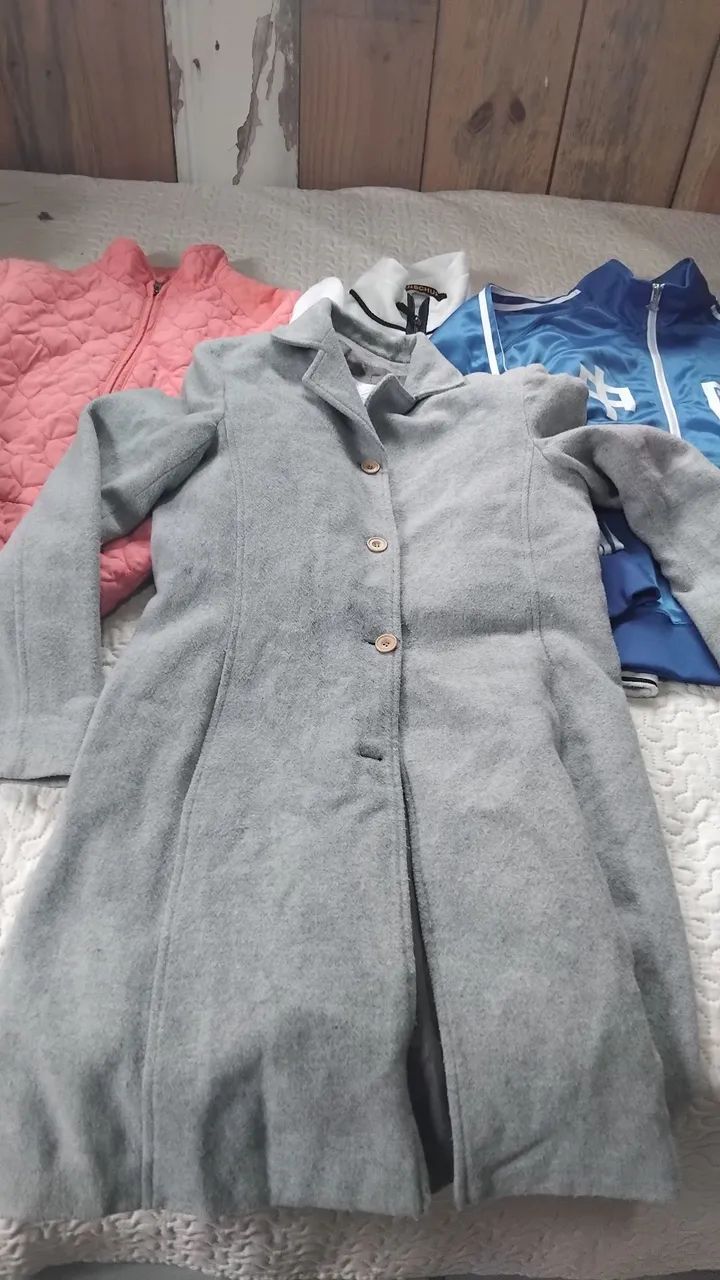 Venda e doação Combo roupas femininas todos tamanhos e doação de cabides e algumas peças  - Foto 4