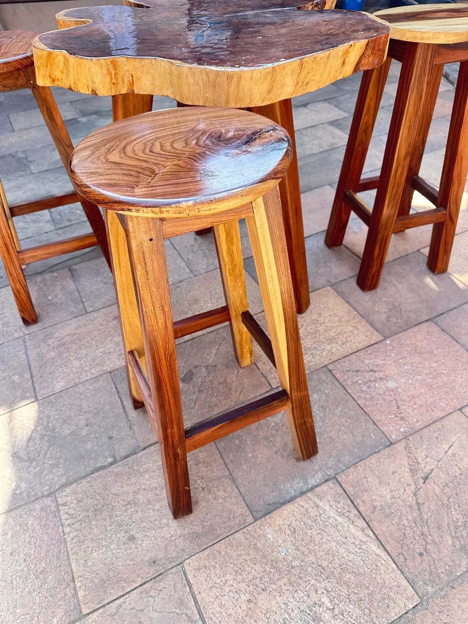 Conjunto de mesa com banquetas - Foto 2