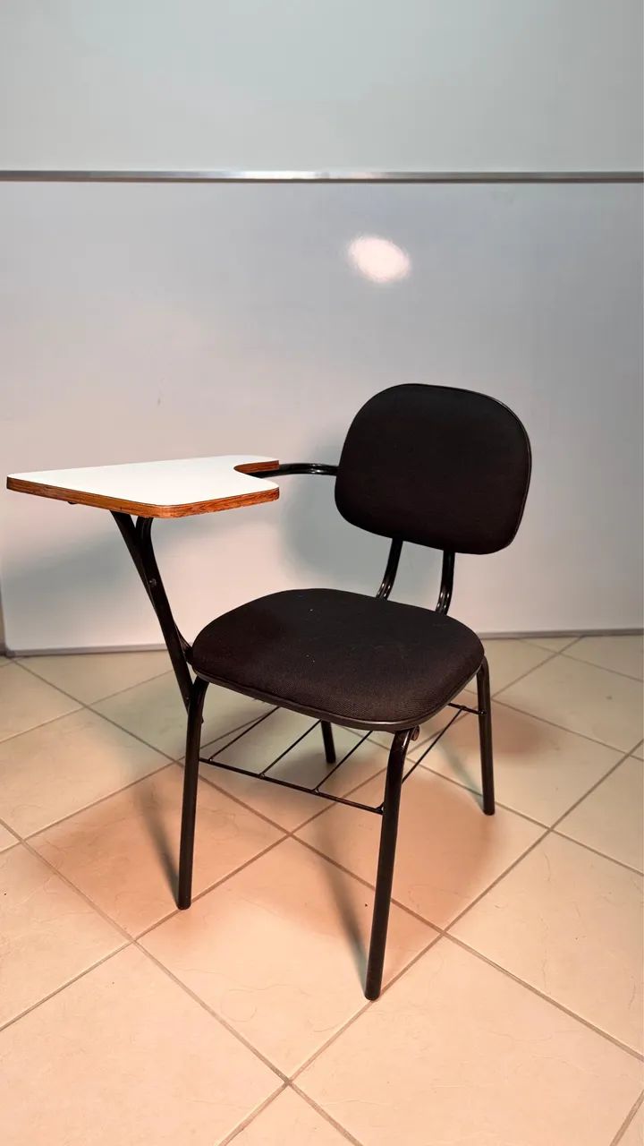 School chairs in excellent condition