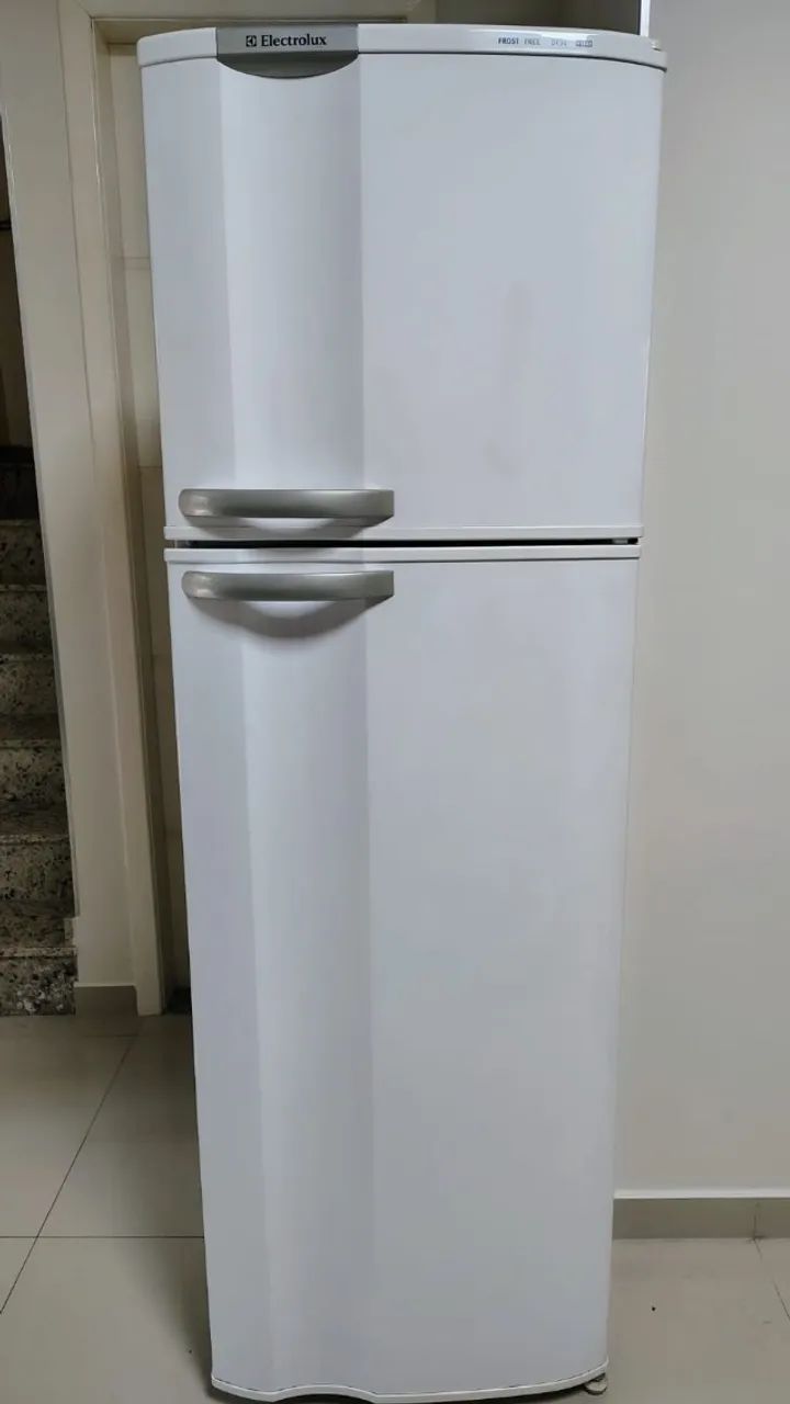 GELADEIRA ELECTROLUX DF 34 COM FREEZER - Foto 5
