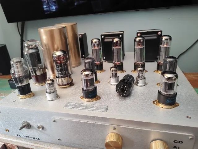 AMPLIFICADOR VALVULADO HI-END SPACE-TECH LAB IA-103-BAL (REGULATED VERSION)