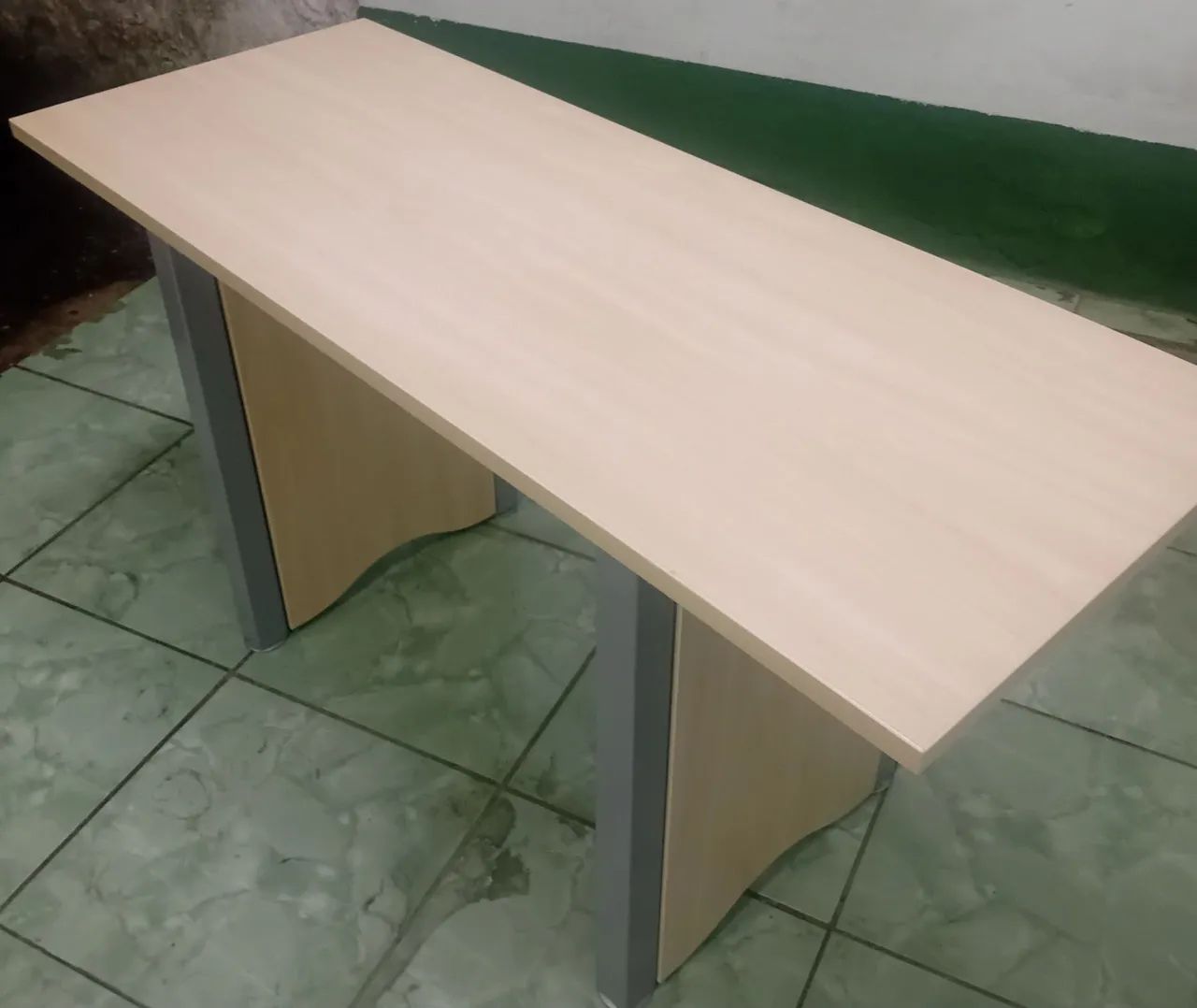 Mesa retangular com estrutura de ferro resistente - Foto 2